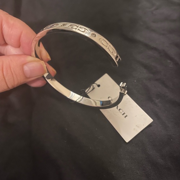 Precioso Brazalete COACH NUEVO 🎁 El regalo perfecto para este 14 de Febrero . - Picture 3 of 5
